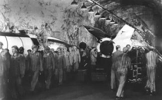 1945-dora-mittelbau-a4-raketenfertigung-zwangsarbeiter